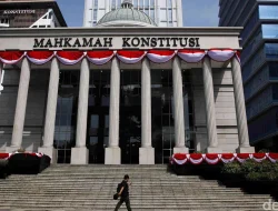 MK Tolak Gugatan Batas Usia Calon Kepala Desa, Pemohon Dinilai Tak Punya Kerugian Konstitusional
